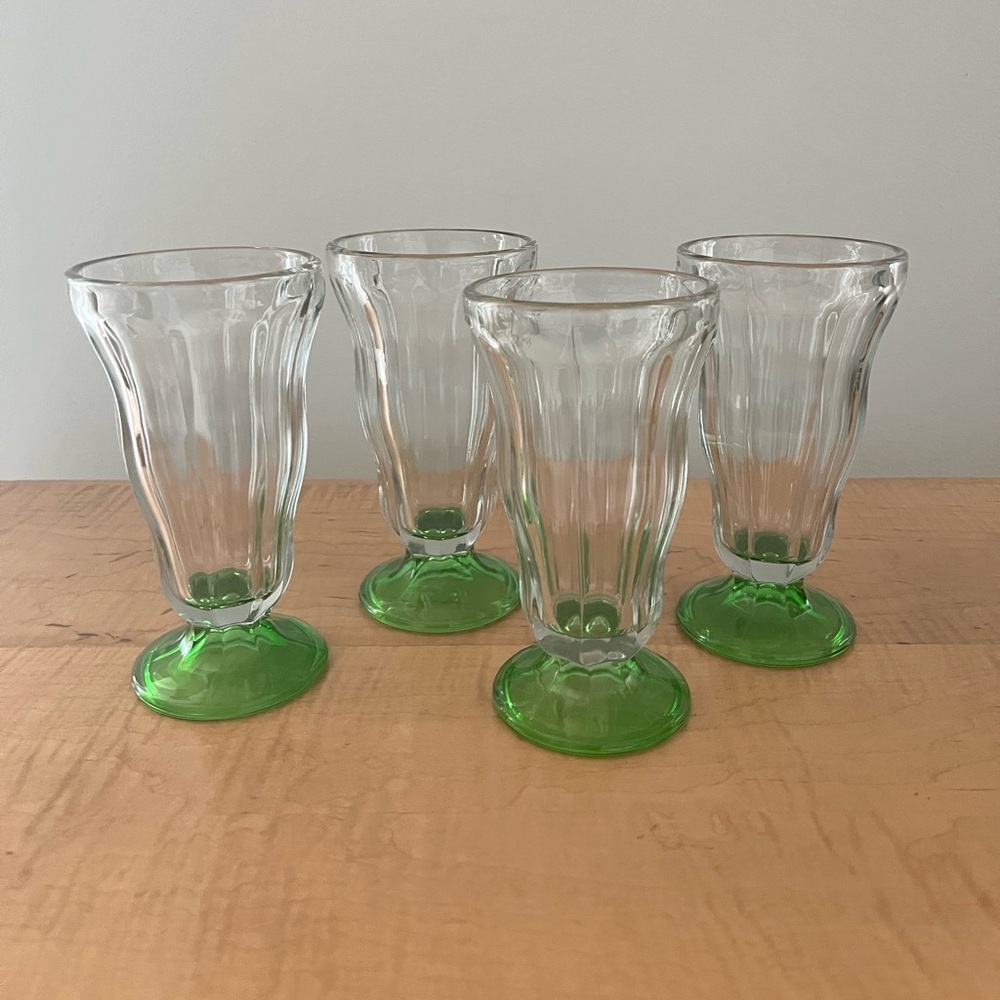 Anchor Hocking Clear Green Stem Glass Ice Cream Soda Fountain ware Set 4